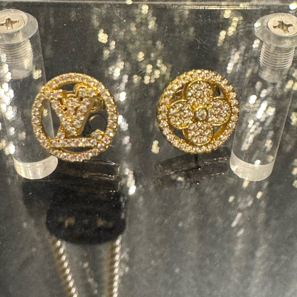Louis Vuitton Gold Crystal Stud Earrings 4490 IT